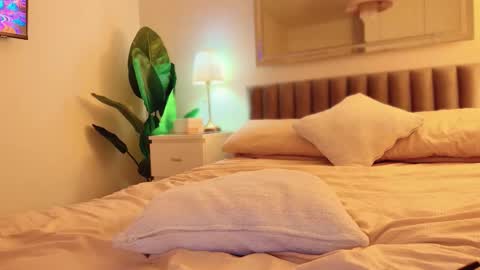 Mya-be Yours P online show from 03.10.26