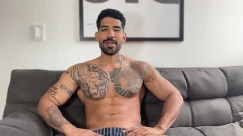 Snapshot of myke_esthetic chatting on 01.04.25 Myke esthetic online show from 01.04.25