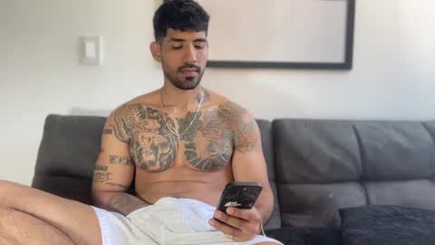 Snapshot of myke_esthetic chatting on 01.22.25 Myke esthetic online show from 01.22.25