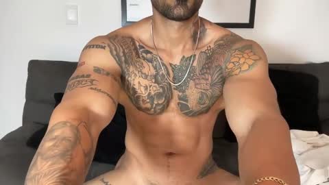 Snapshot of myke_esthetic chatting on 02.11.25 Myke esthetic online show from 02.11.25