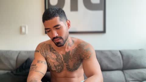 Snapshot of myke_esthetic chatting on 02.28.25 Myke esthetic online show from 02.28.25