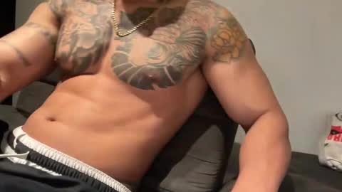 Snapshot of myke_esthetic chatting on 10.17.25 Myke esthetic online show from 10.17.25