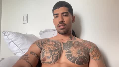 Snapshot of myke_esthetic chatting on 11.14.25 Myke esthetic online show from 11.14.25