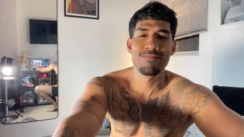 Snapshot of myke_esthetic chatting on 12.04.25 Myke esthetic online show from 12.04.25