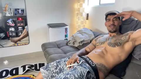 Snapshot of myke_esthetic chatting on 12.04.25 Myke esthetic online show from 12.04.25