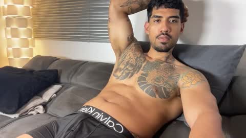 Snapshot of myke_esthetic chatting on 12.14.25 Myke esthetic online show from 12.14.25