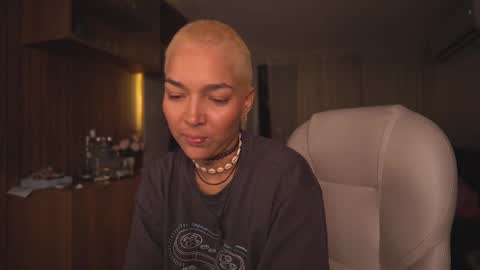 Snapshot of mykinkybunny chatting on 02.15.25 jacke BUNNY online show from 02.15.25