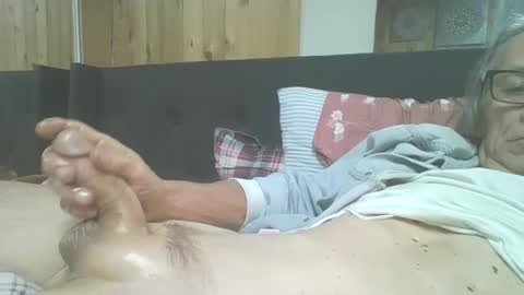 Snapshot of mymyselfandme chatting on 09.30.25 mymyselfandme online show from 09.30.25