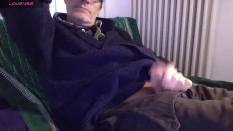 Bi sexy guy lovense hush is on private is open or password show tip if you like. online show from 02.27.25