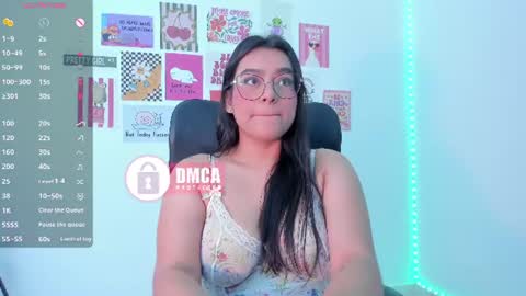 Snapshot of mypretty_isabella chatting on 06.14.26 Bella online show from 06.14.26