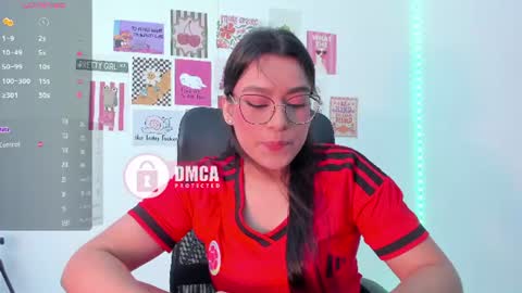 Snapshot of mypretty_isabella chatting on 06.18.26 Bella online show from 06.18.26