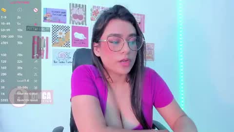Snapshot of mypretty_isabella chatting on 06.20.26 Bella online show from 06.20.26
