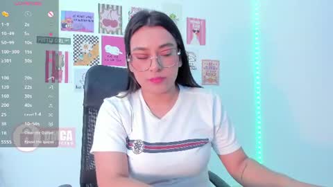 Snapshot of mypretty_isabella chatting on 06.20.26 Bella online show from 06.20.26