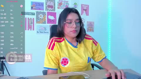 Snapshot of mypretty_isabella chatting on 06.23.26 Bella online show from 06.23.26