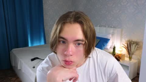 Snapshot of myshkek chatting on 01.05.25 Mickey online show from 01.05.25