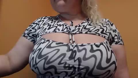 Snapshot of mysterious_d1an3 chatting on 05.18.26 Diane online show from 05.18.26