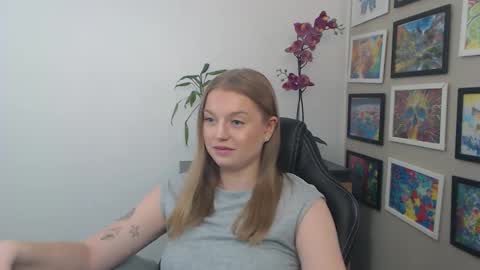 Snapshot of mysteryericax chatting on 04.22.26 Erica online show from 04.22.26