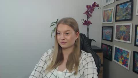 Snapshot of mysteryericax chatting on 04.28.26 Erica online show from 04.28.26