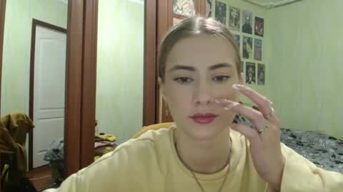 Snapshot of mysticemeli chatting on 10.06.25 Emelie online show from 10.06.25