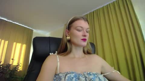 mysticvenus_ online show from 10.19.25