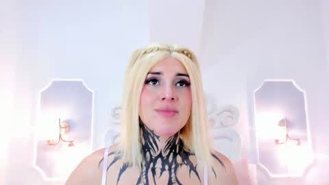 Snapshot of mystikdoll chatting on 09.30.25 Misteika online show from 09.30.25