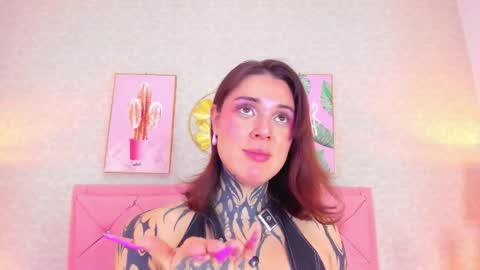 Snapshot of mystikdoll chatting on 10.20.25 Misteika online show from 10.20.25