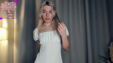 Snapshot of myviolet_rush chatting on 11.01.25 Olivia or just olive online show from 11.01.25