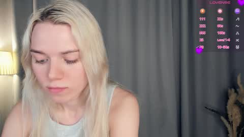 Snapshot of myviolet_rush chatting on 11.09.25 Olivia or just olive online show from 11.09.25