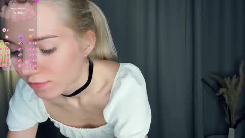 Snapshot of myviolet_rush chatting on 11.22.25 Olivia or just olive online show from 11.22.25