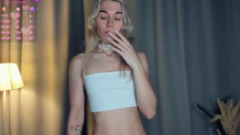 Snapshot of myviolet_rush chatting on 11.30.25 Olivia or just olive online show from 11.30.25