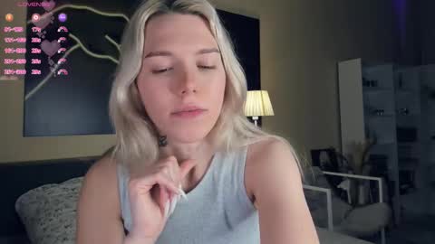 Snapshot of myviolet_rush chatting on 12.13.25 Olivia or just olive online show from 12.13.25