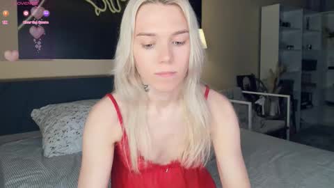 Snapshot of myviolet_rush chatting on 12.14.25 Olivia or just olive online show from 12.14.25