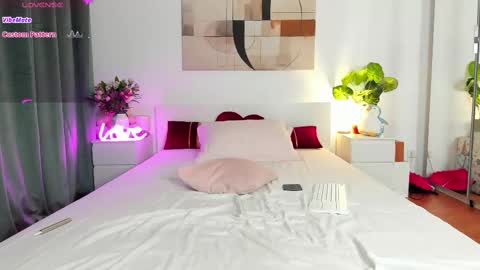 Snapshot of nadeen_ chatting on 02.16.25 Nadia online show from 02.16.25