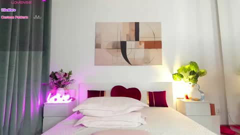 Snapshot of nadeen_ chatting on 02.18.25 Nadia online show from 02.18.25