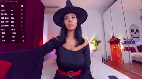 Nadia online show from 10.31.25