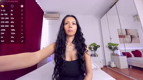 Nadia online show from 11.22.25