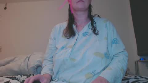 Snapshot of nadine321 chatting on 12.22.24 Nadine online show from 12.22.24