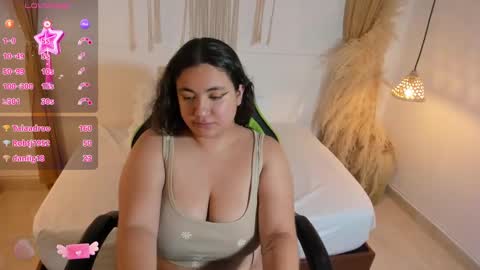 Snapshot of nadine_russo chatting on 12.23.24 Nadine online show from 12.23.24