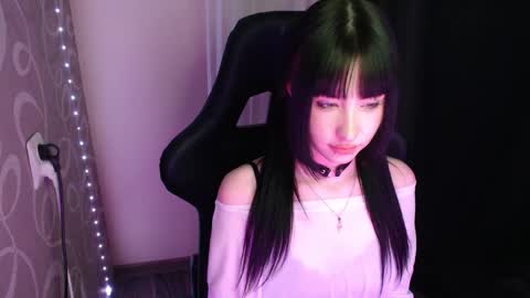 Naemi online show from 12.17.25