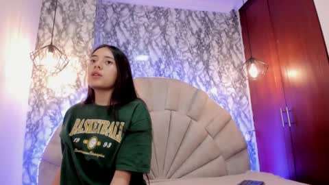 Snapshot of nahia_low chatting on 02.21.25  Valeria  online show from 02.21.25