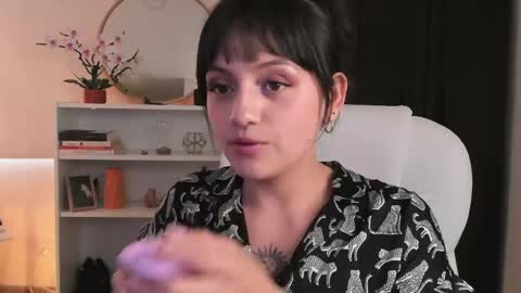 Nahia INDEPENDENT MODEL P online show from 05.28.26