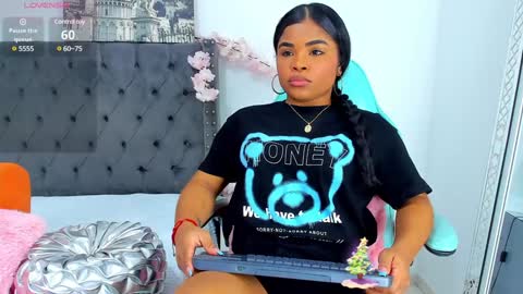 Snapshot of nahiarareina chatting on 12.08.24 NahiaraReina online show from 12.08.24