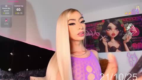 Snapshot of nahiavictoria chatting on 10.21.25 NahiaVictoria online show from 10.21.25
