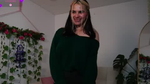 Snapshot of naho_4269 chatting on 06.25.26 Naho Sigueme en mis Redes Sociales Follow me on my social networks online show from 06.25.26