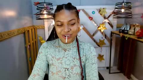 Nahomy online show from 09.12.25