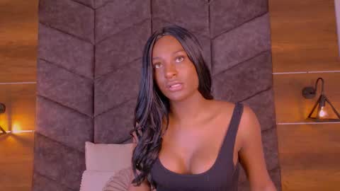 Snapshot of nahomicampbell_ chatting on 11.06.25 VICTORIA online show from 11.06.25