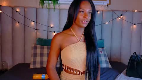 Snapshot of nahomicampbell_ chatting on 11.19.25 VICTORIA online show from 11.19.25