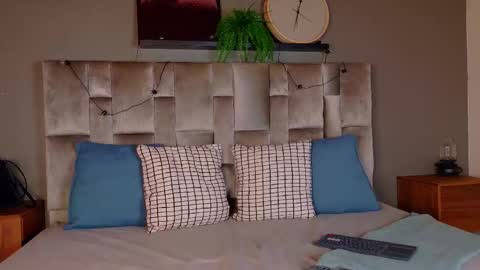 Snapshot of nahomicampbell_ chatting on 12.01.25 VICTORIA online show from 12.01.25