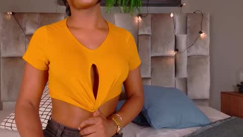 Snapshot of nahomicampbell_ chatting on 12.02.25 VICTORIA online show from 12.02.25