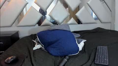 Nahomi  online show from 11.28.25